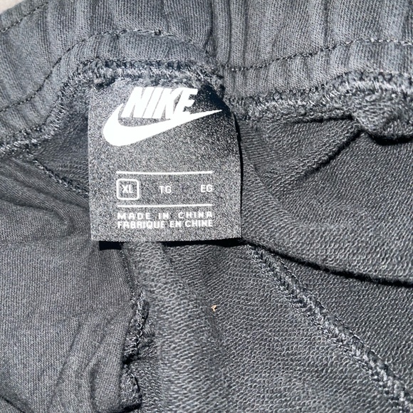Nike double logo shorts. - Picture 5 of 5